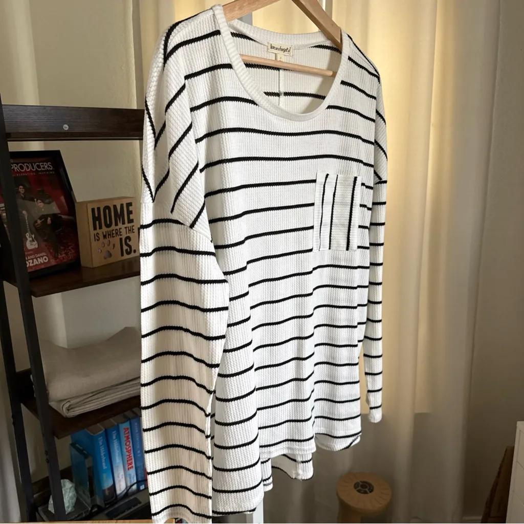 Love On A Hanger Womens Longsleeve White/black Striped Sweater With Pocket Sz L - Image 4