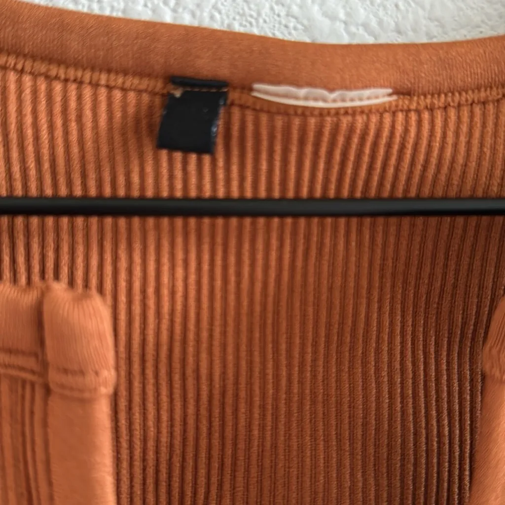 Bo+tee Ribbed Cut Front Golden Rust Sports Bra Down to the Core Collection M - Image 4