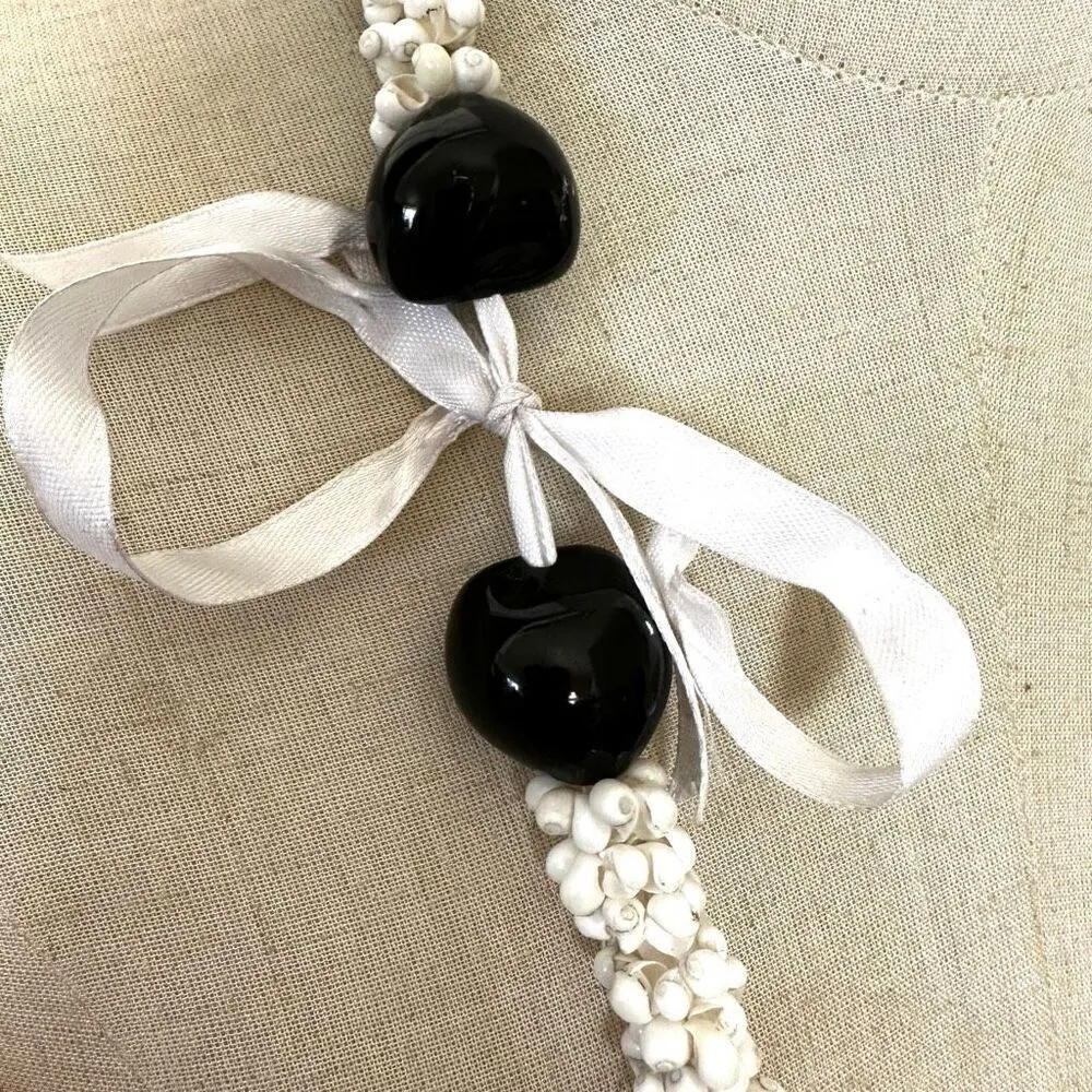 Hawaiian Mongo Shell Lei Necklace - Image 3