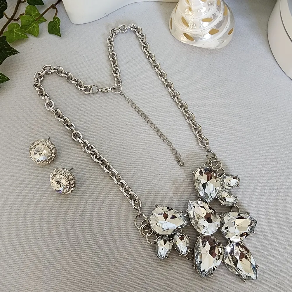 Silver Chain with Teardrop Center Pendant and Earrings Set - Image 2