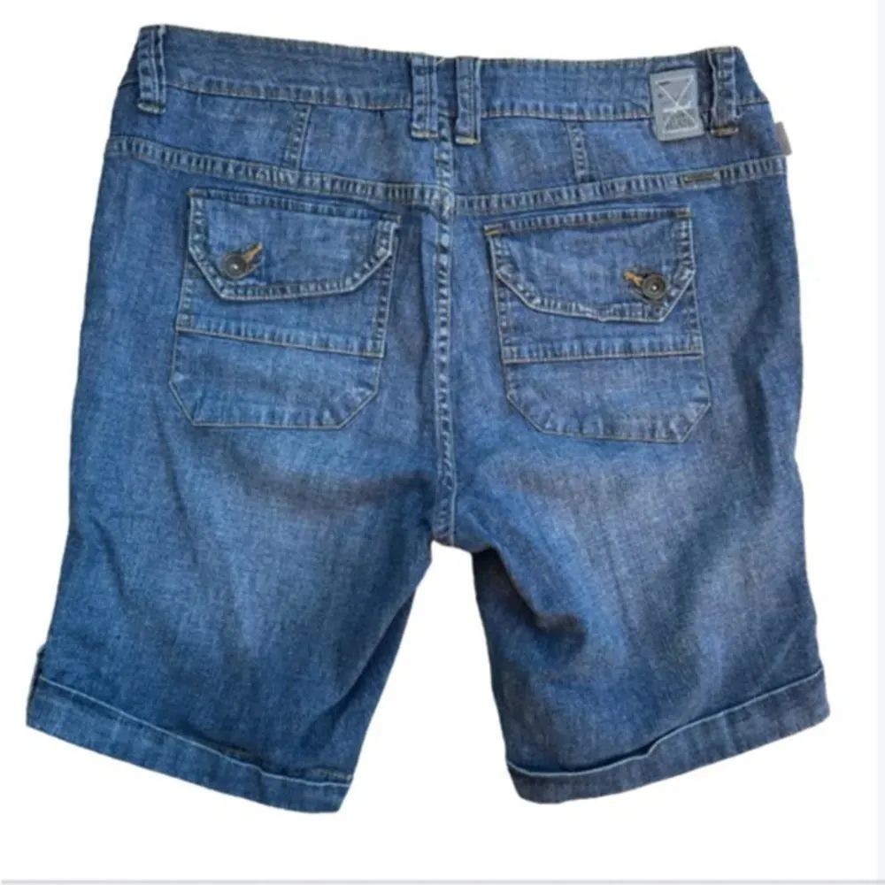 Vintage  Bermuda High-Rise Jean Shorts Size 16 retro Y2K 2000s mom jeans - Image 2