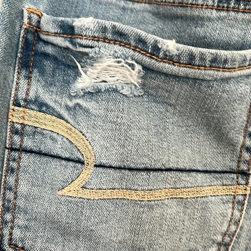 American Eagle TOMGIRL denim in size 8 with holes - Image 7