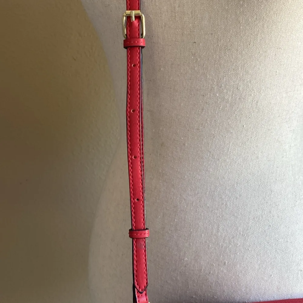 Red crossbody camera bag from Italy, faux leather - Image 3