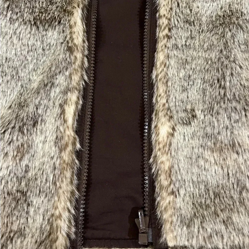 Gap Reversible Vest Super Soft Faux Fur Or Soft brown Full Zip vest  Size med - Image 10
