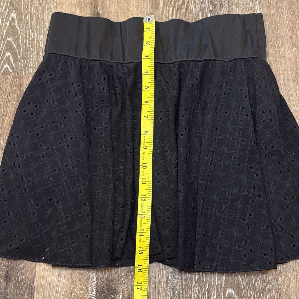 SHEIN Women’s 0XL Flowy‎ Black Eyelet Skort - Image 8