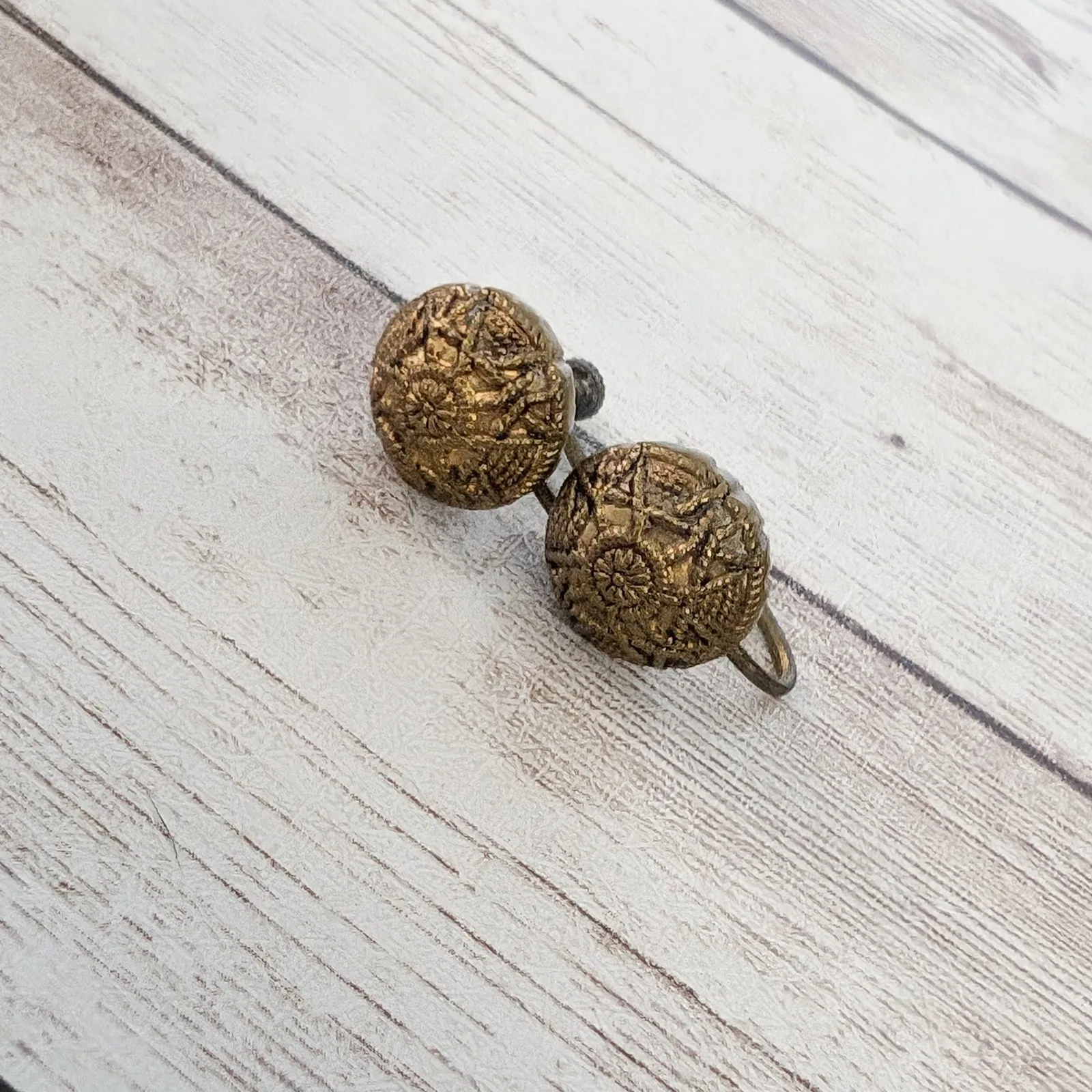 Vintage Screw Back Earrings 0.5" Ornate - Image 4
