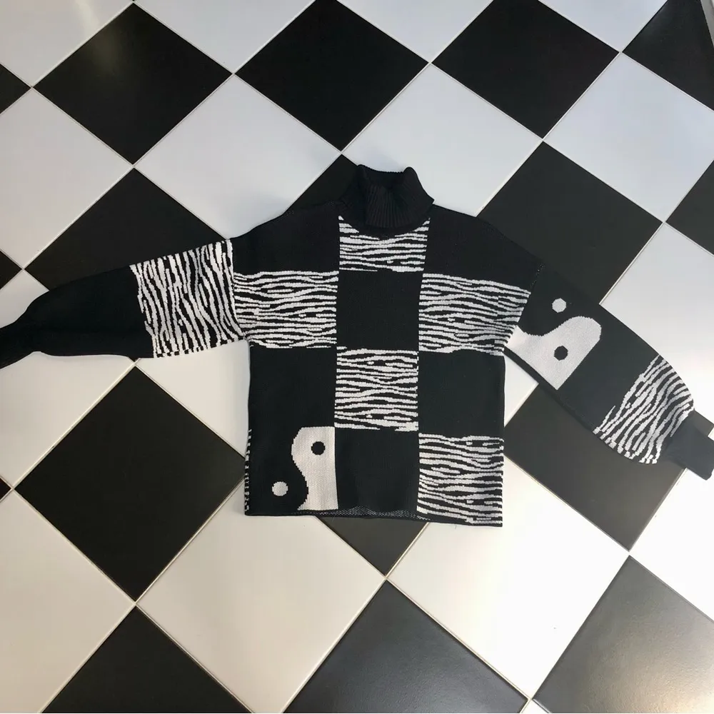 Zedd Abstract Yin Yang Zebra Balloon Sleeve Sweater Black & White sz Med - Image 5