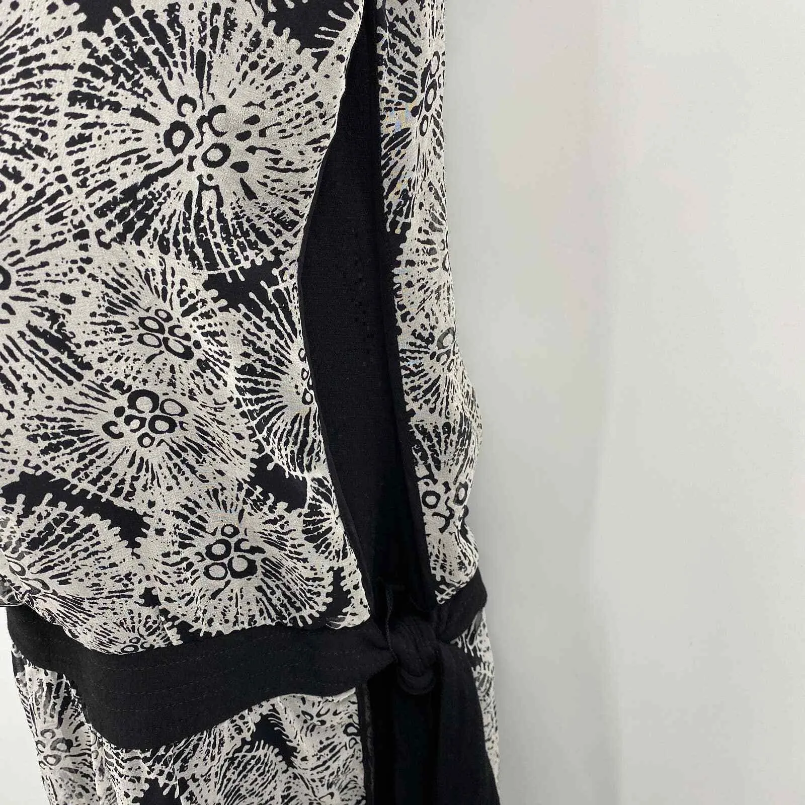 Bailey‎ 44 Donburi Shift Dress Womens Medium Black White Floral Silk Side Tie - Image 5