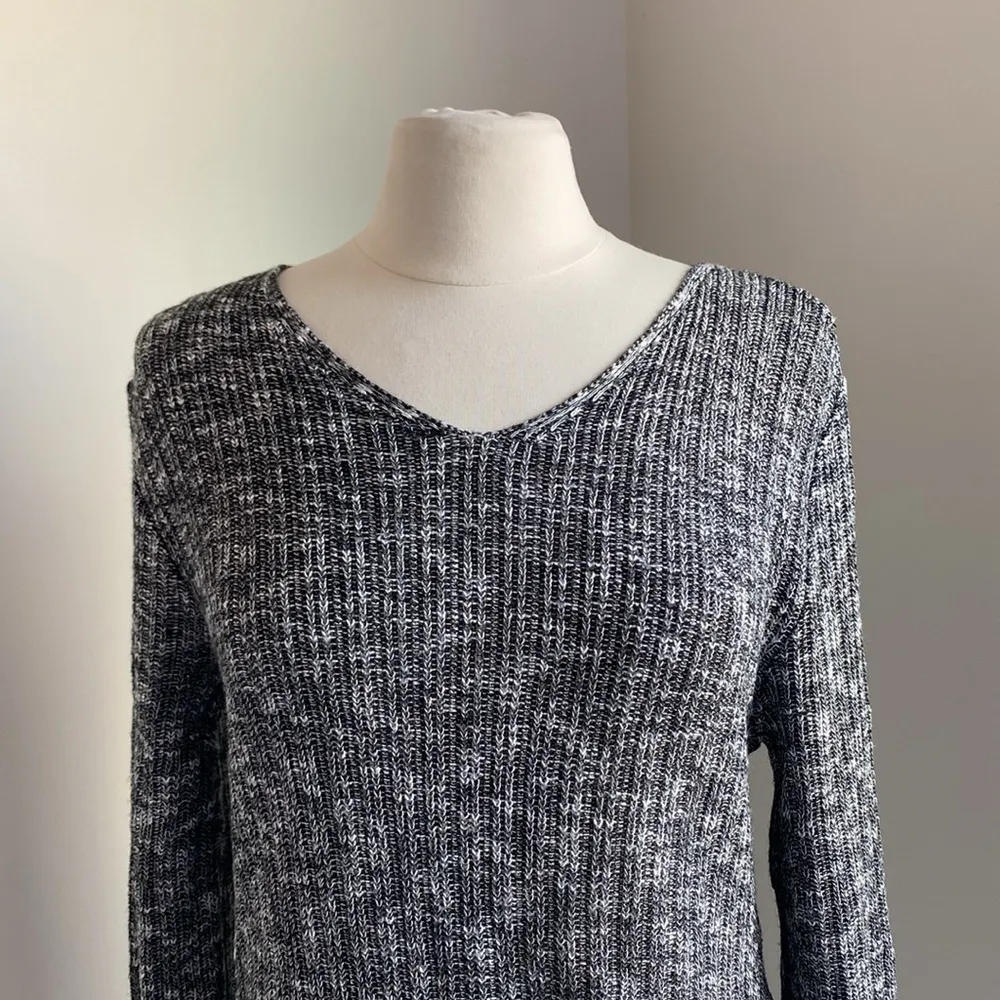 CHRISTOPHER & BANKS Curved Hem Sweater Womens Sz Large Grey Heather - Image 3