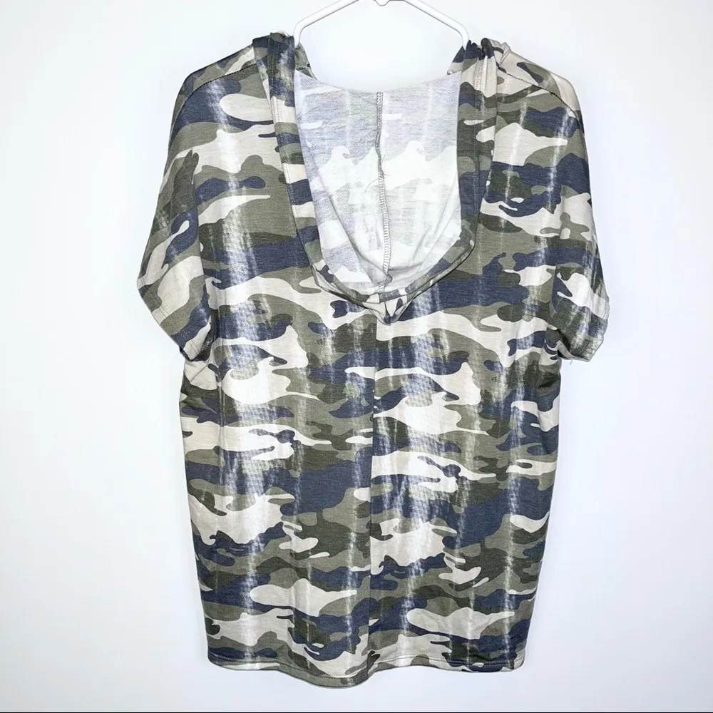 HONEYME Green Camo Hooded Short Sleeve Dolman V-Neck Shirt Small - Image 10