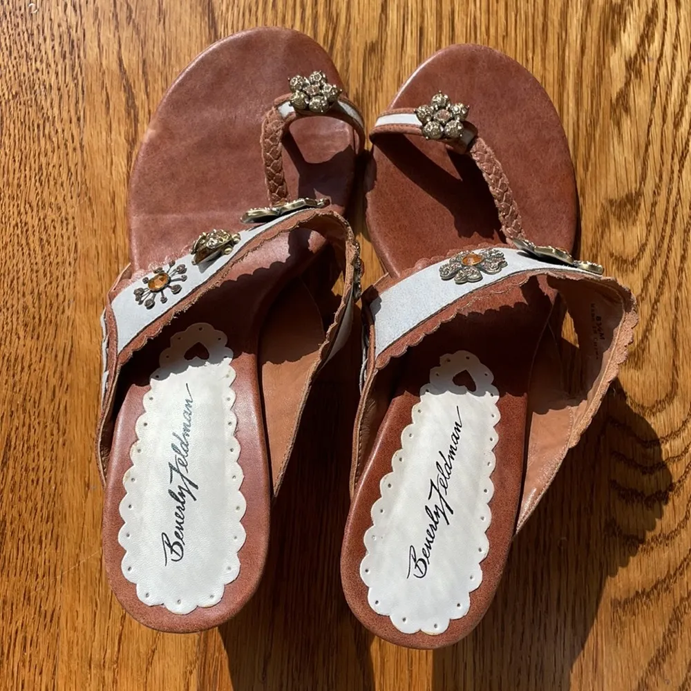 RARE Beverly Feldman Kitten Heel Toe Loop Sandals Size 8.5 - Image 4