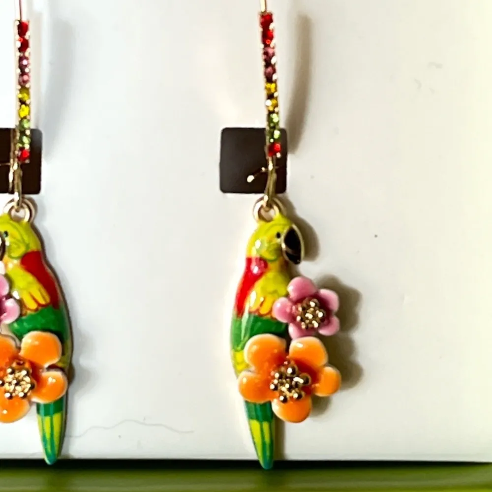Betsey Johnson Parrot and Flowers Dangle Earrings Gold Tone Yellow Green - Image 3