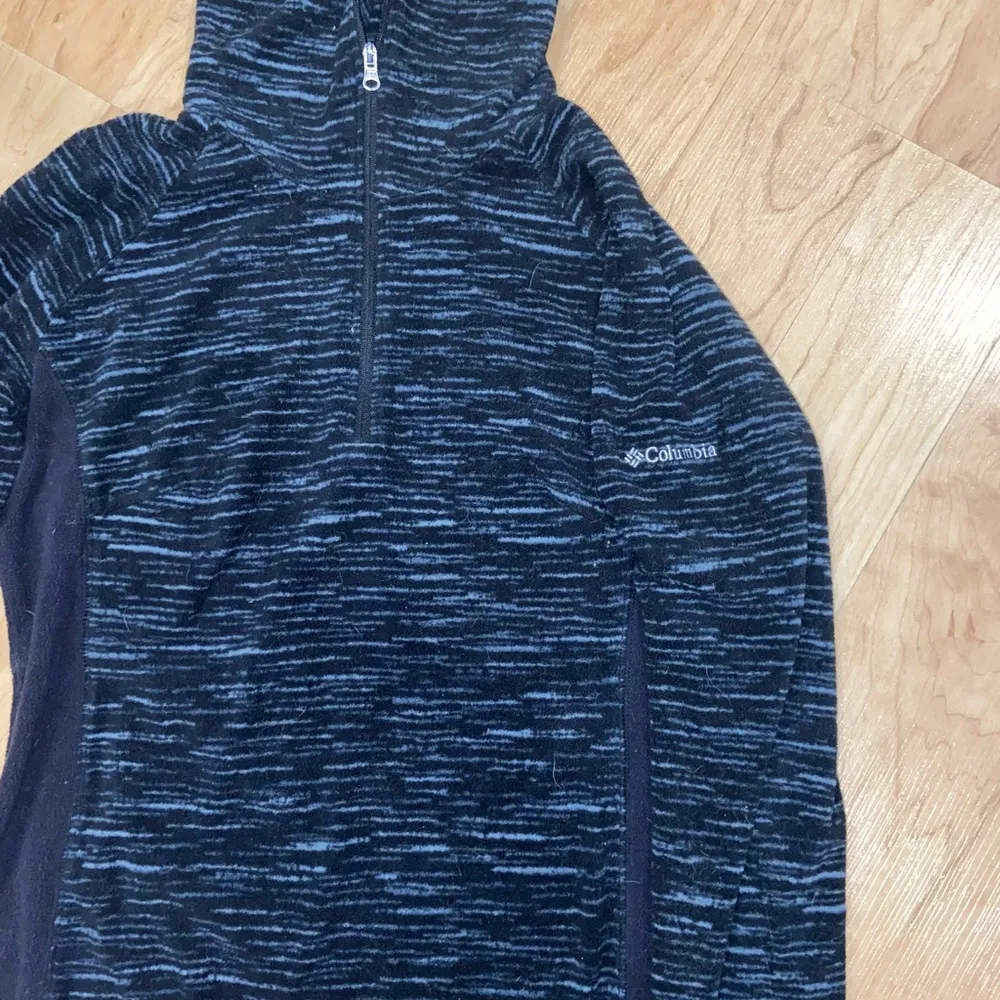 Columbia women’s super soft quarter zip size small - Image 2
