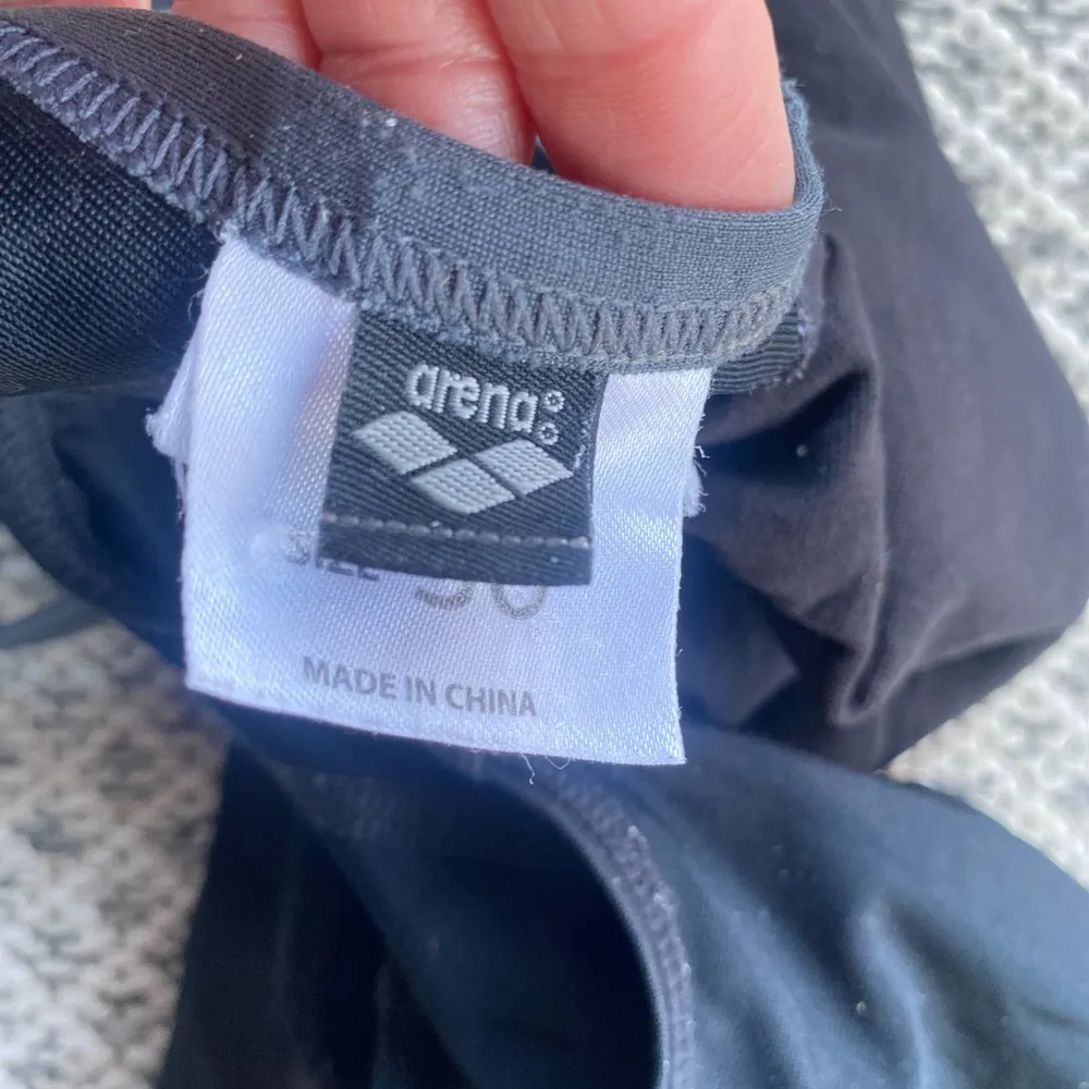 ARENA CARBONITE SWIM
PRO BACK SWIMSUIT Sz 30 XS - Image 7