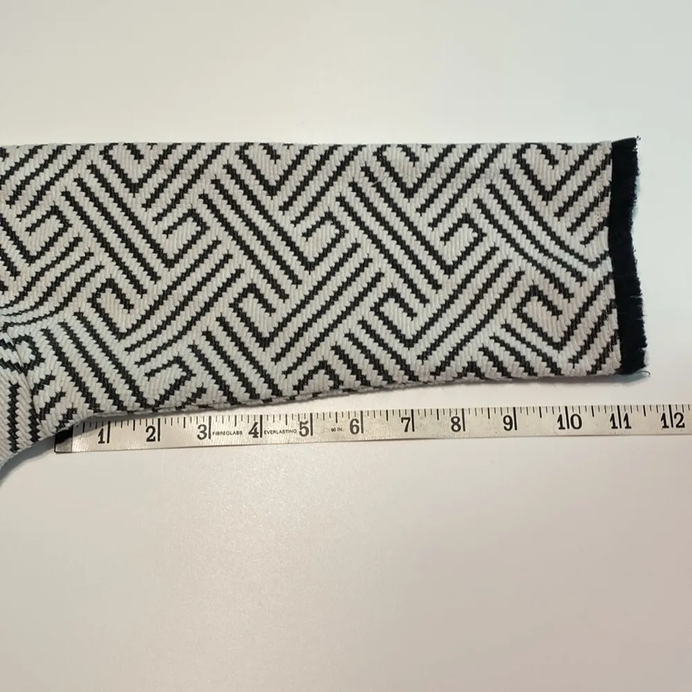 Women’s Anthropologie  woven top fringe trim, black white geometric Sz medium - Image 8