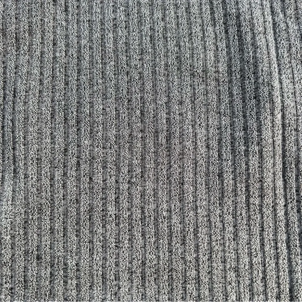 The Editor’s Market Gray Ribbed Cropped Tee - Image 3