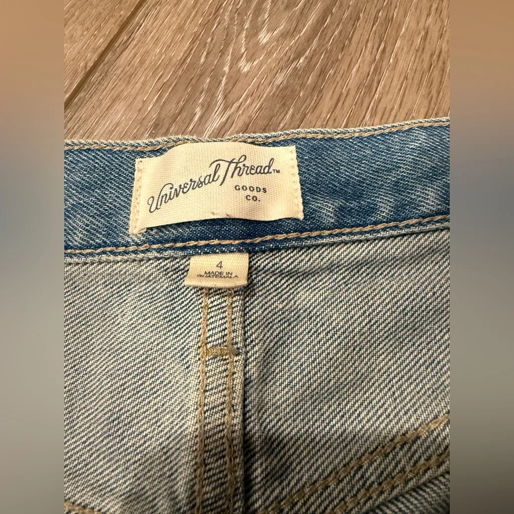 American Threads Light Wash 90s Baggy Jeans - Image 3