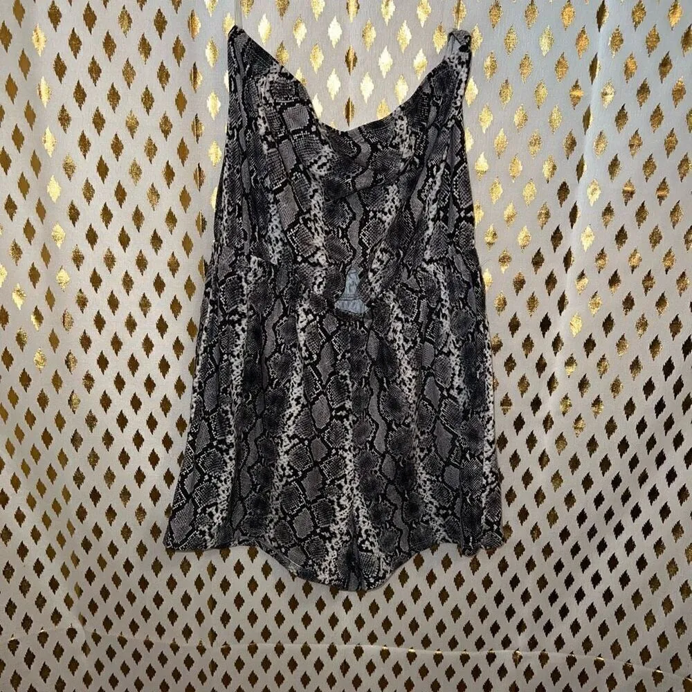 Hearts & hips Snakeskin tube top romper jumpsuit with cut out size L - Image 3