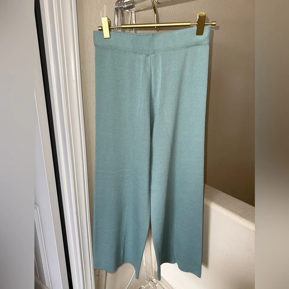 EUC Beautiful Mint Green Knit Top and Pants Set - Image 3