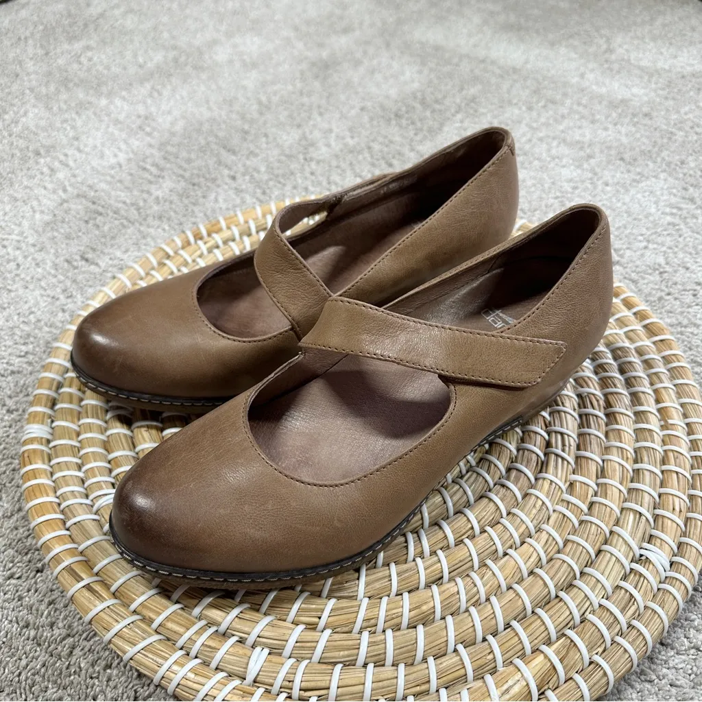 Dansko Women’s Leather Lanie Mary Jane Wedge Shoes Tan Burnished Nubuck 37/US 7 - Image 4