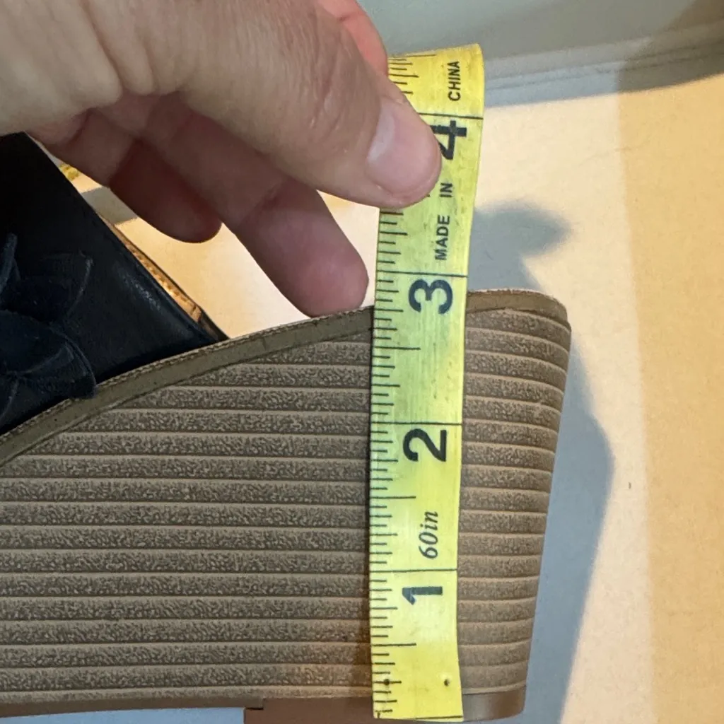 Sole Society Black Leather Floral Wedges 9 NIB - Image 8