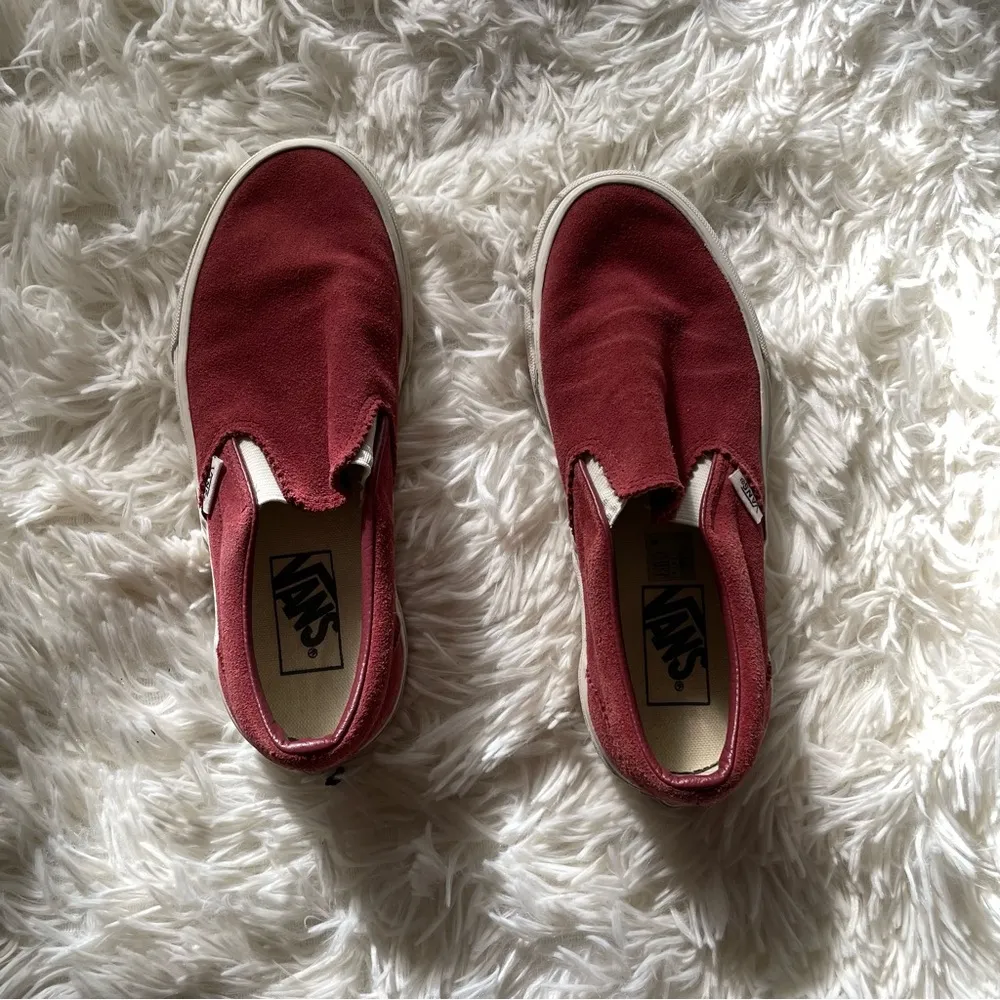 Vans suede scalloped slip ons in burgundy - Image 4