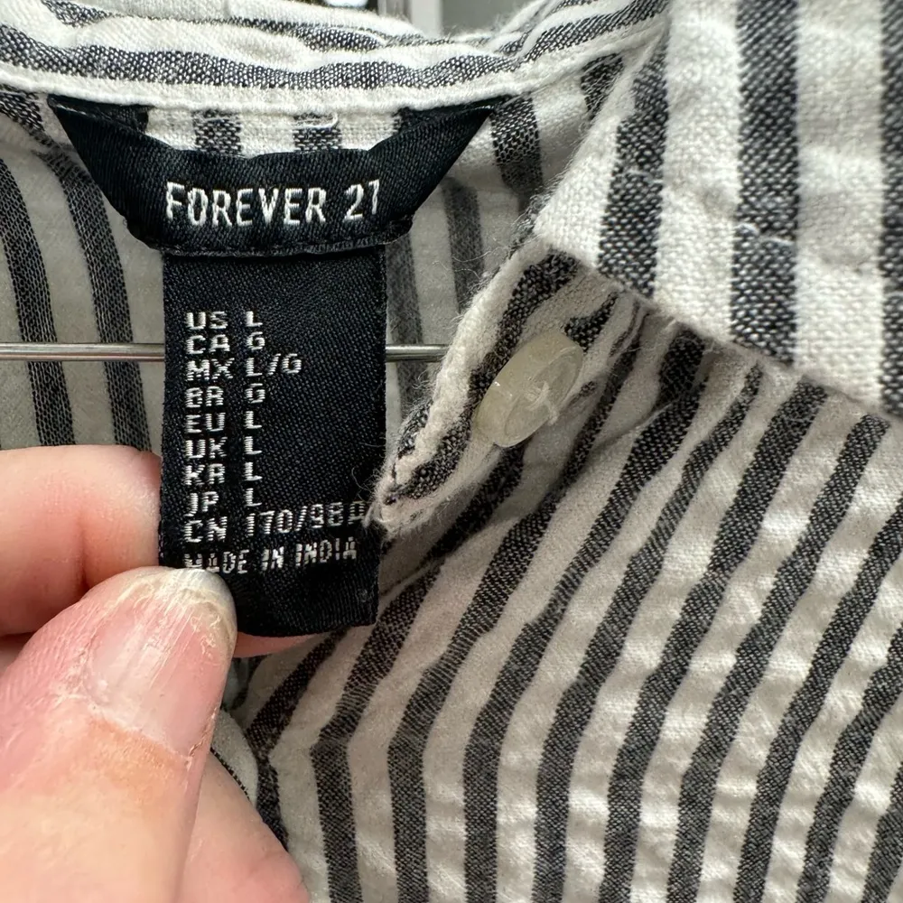 Forever 21 Black and White Striped Shirt - Image 3