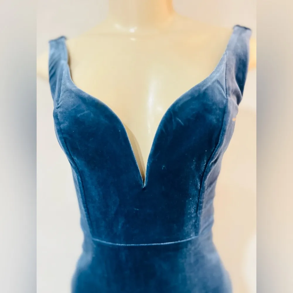 Express velvet dress pit to pit “15 1/2 
Waist “12 with a sweet heart neckline 0 - Image 3