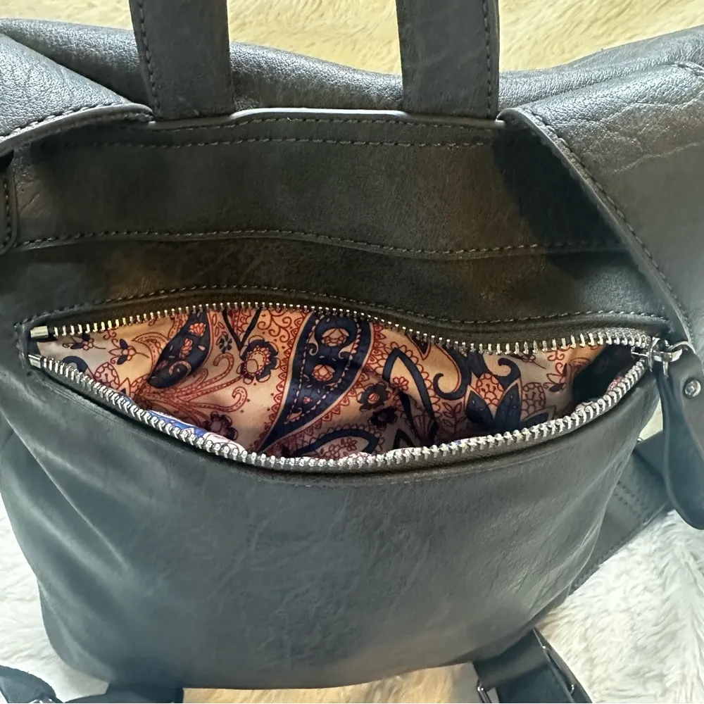 Urban Expression Urban Expressions Gray Minimalist‎ Backpack - Image 3