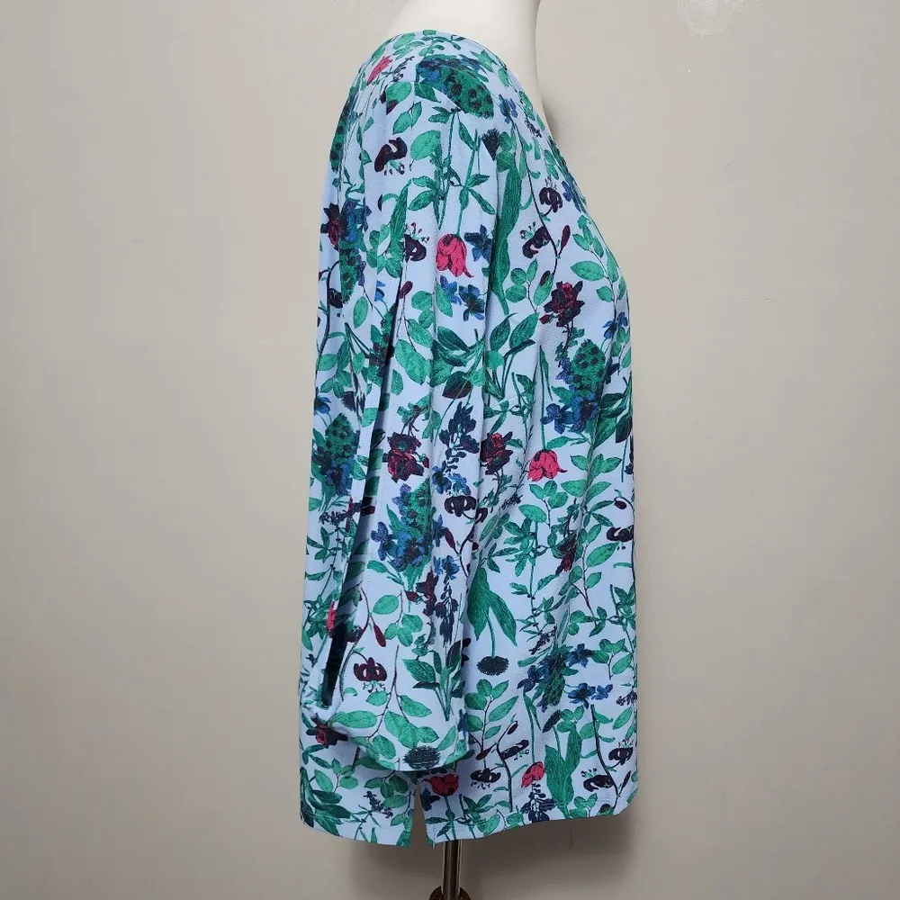 Du Jour Blue Floral Cutout Sleeve ¾ Sleeve Vneck Blouse Size Medium - Image 3