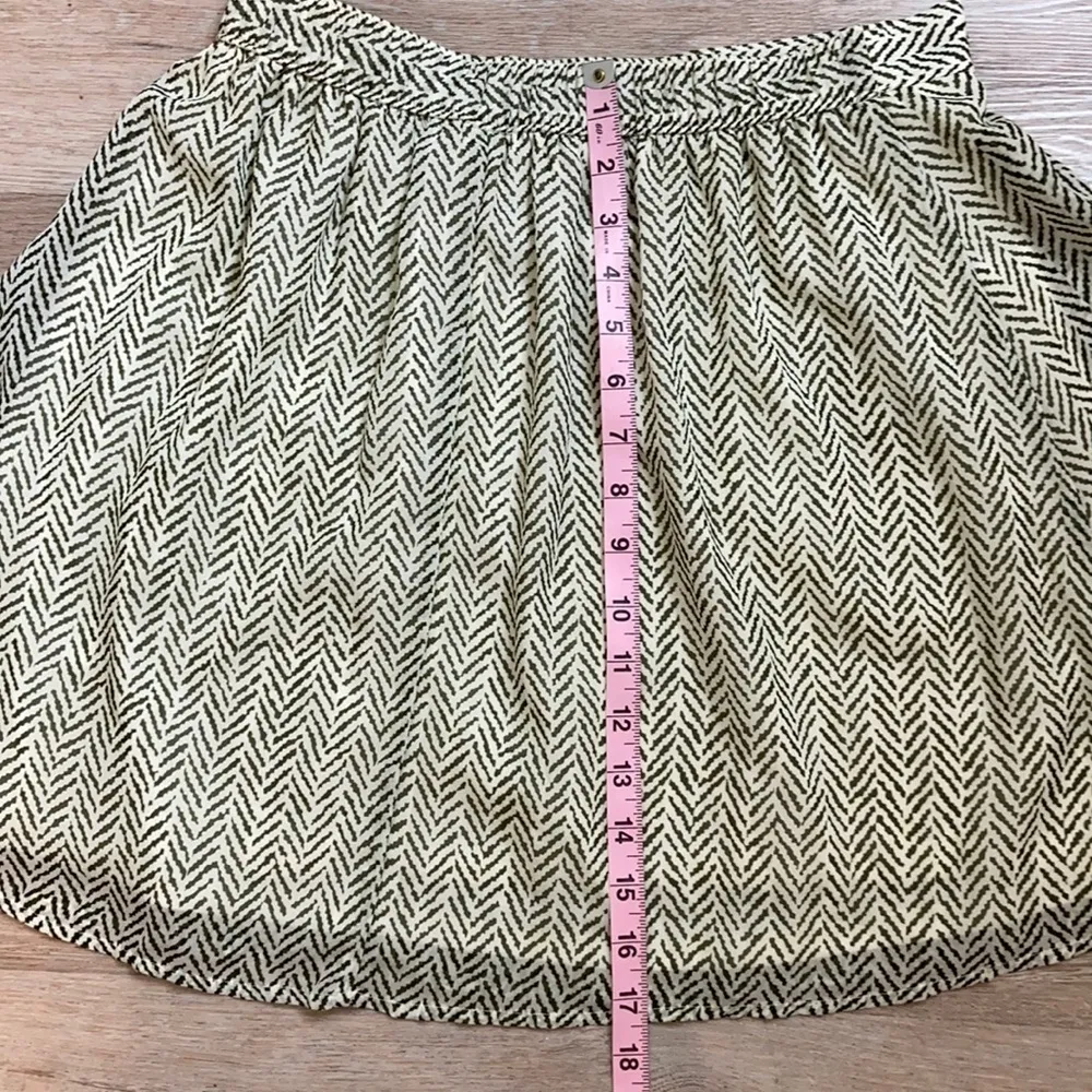 Old Navy Woman’s Olive Cream Midi Pleated Skirt XS - Image 4