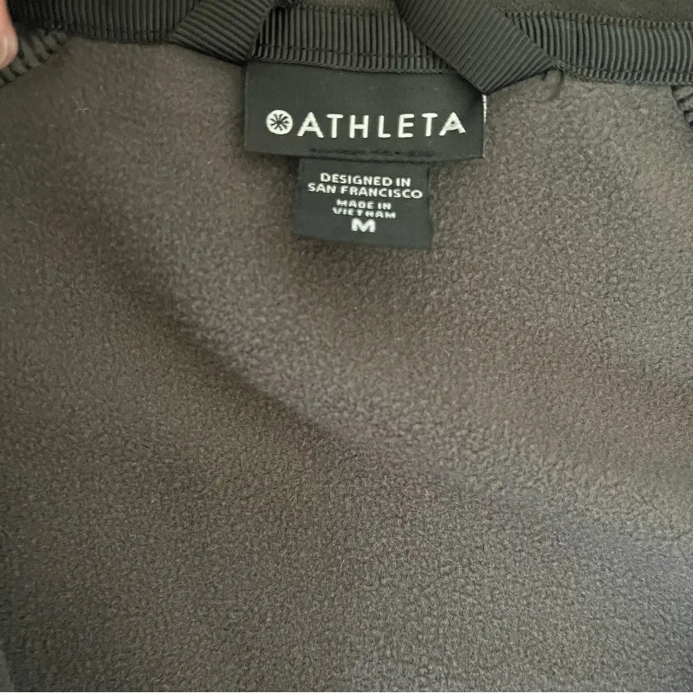 Athleta Triumph Black Camouflage Sweatshirt - Image 5