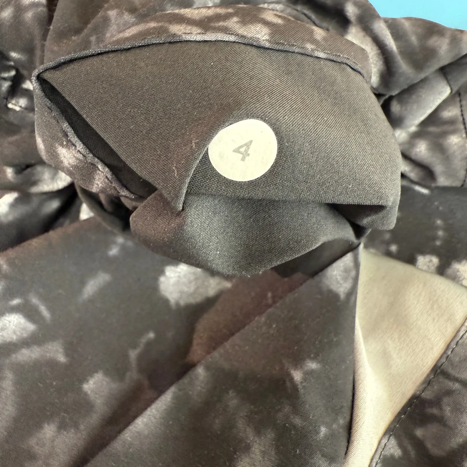 Lululemon Spring Break Away Drawstring Dust Dye Shorts Size 4 - Image 4