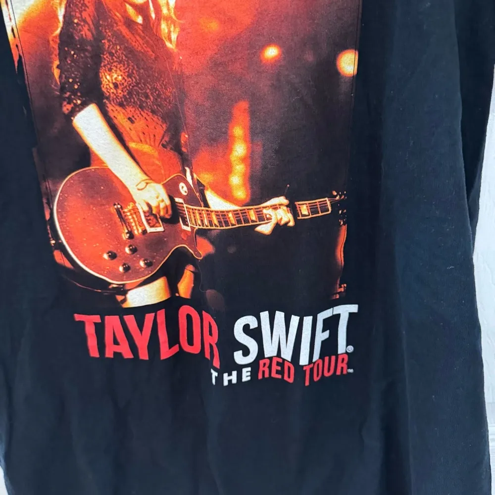 Taylor Swift “The Red Tour” Concert shirt SMALL - Image 3