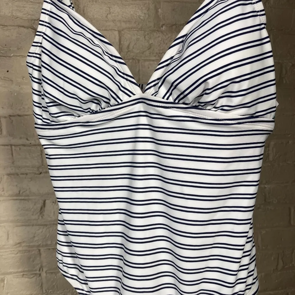 NWT Kona Sol Medium Triangle High Coverage One Piece Swimsuit - Image 3