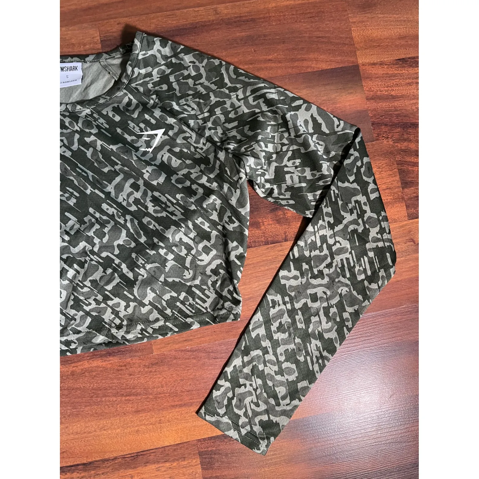 Gymshark Training Crop Top Camo Long Sleeve Activewear Athletic Gym Workout - Image 3