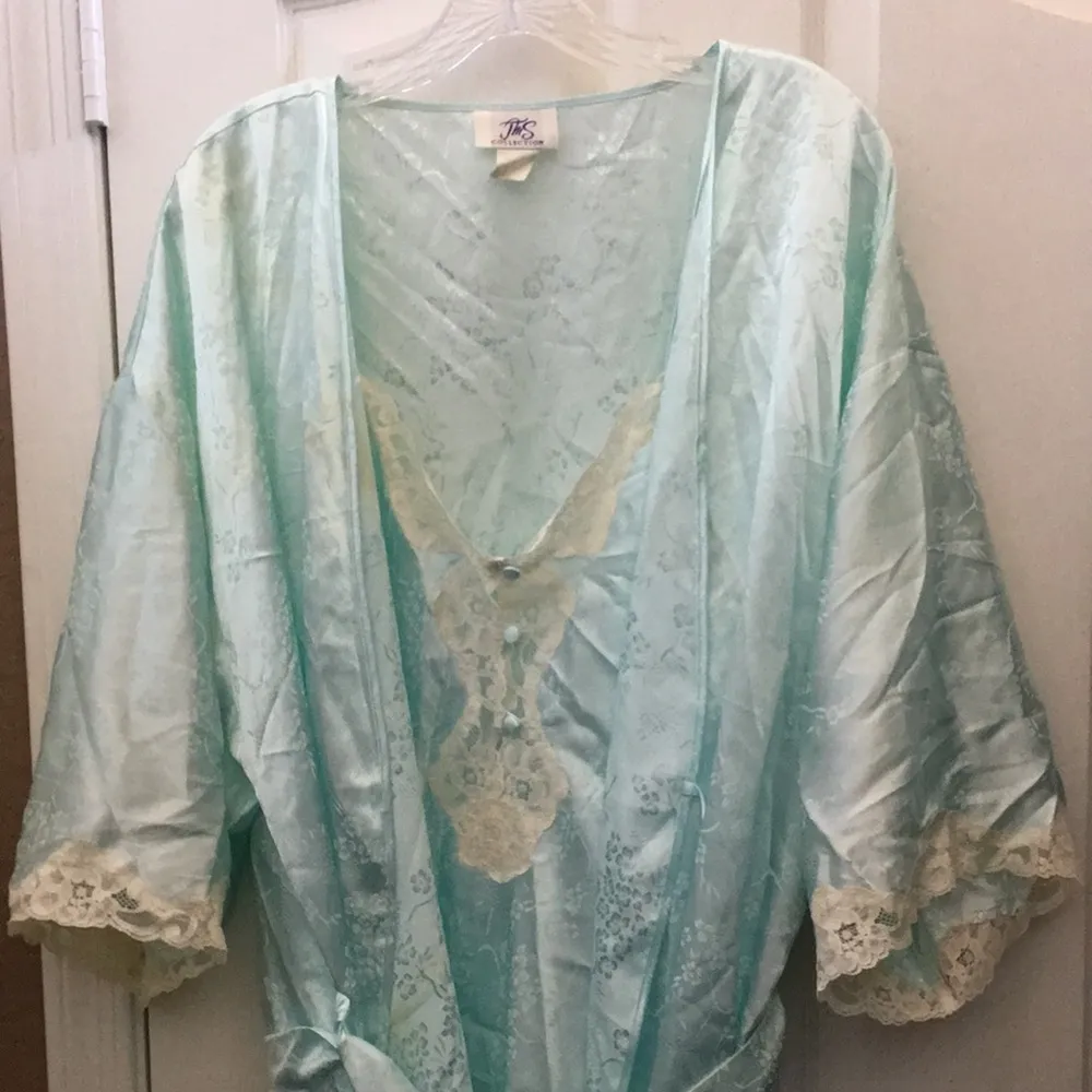 FINAL MARKDOWN SULTRY jms collection robe and nighty 2x - Image 2