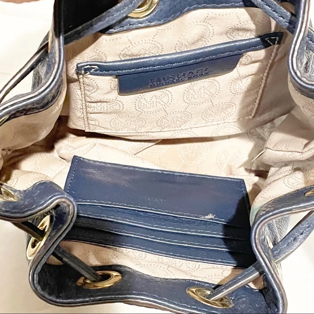 Michael Michael Kors Navy Blue Pebbled Leather Jules Mini Bucket Crossbody Bag - Image 4