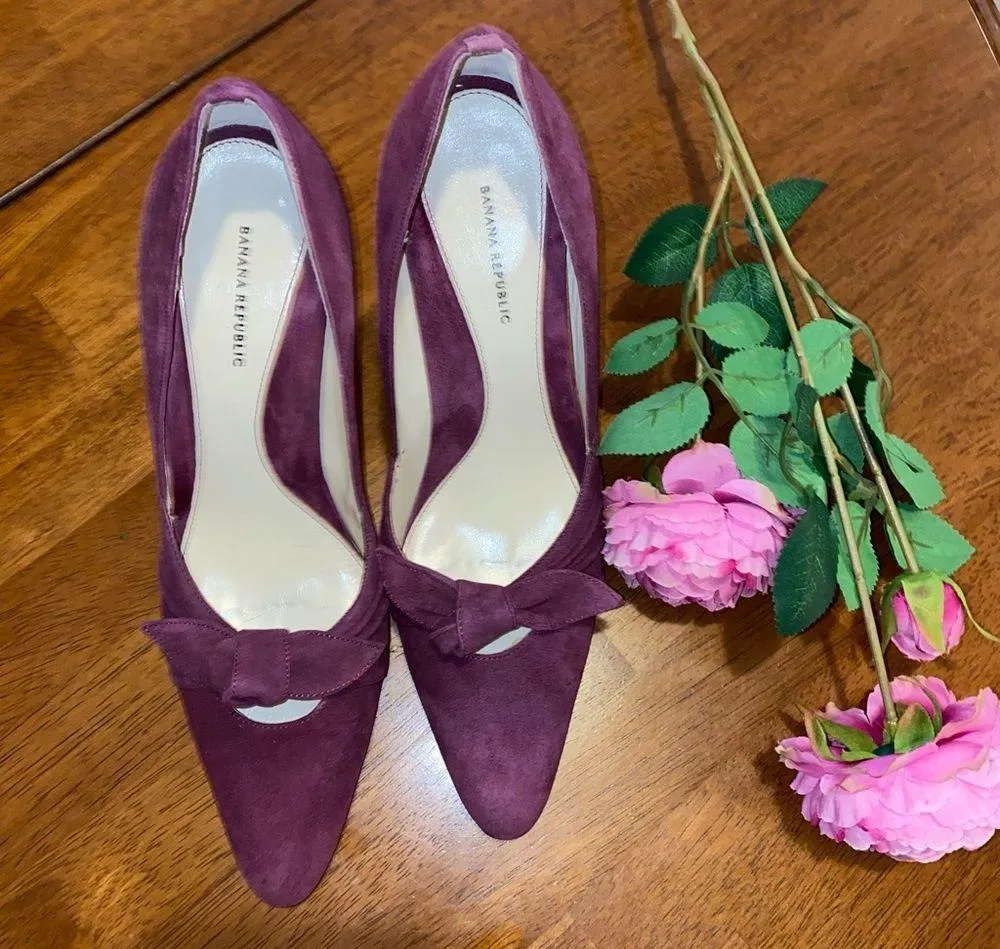 Banana Republic Purple suede shoes. Size 7.5 - Image 2