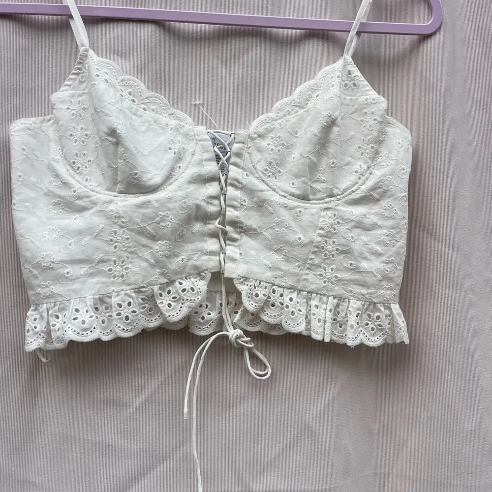 West of melrose Elegant White Lace Crop Top 100% line Size M - Image 2