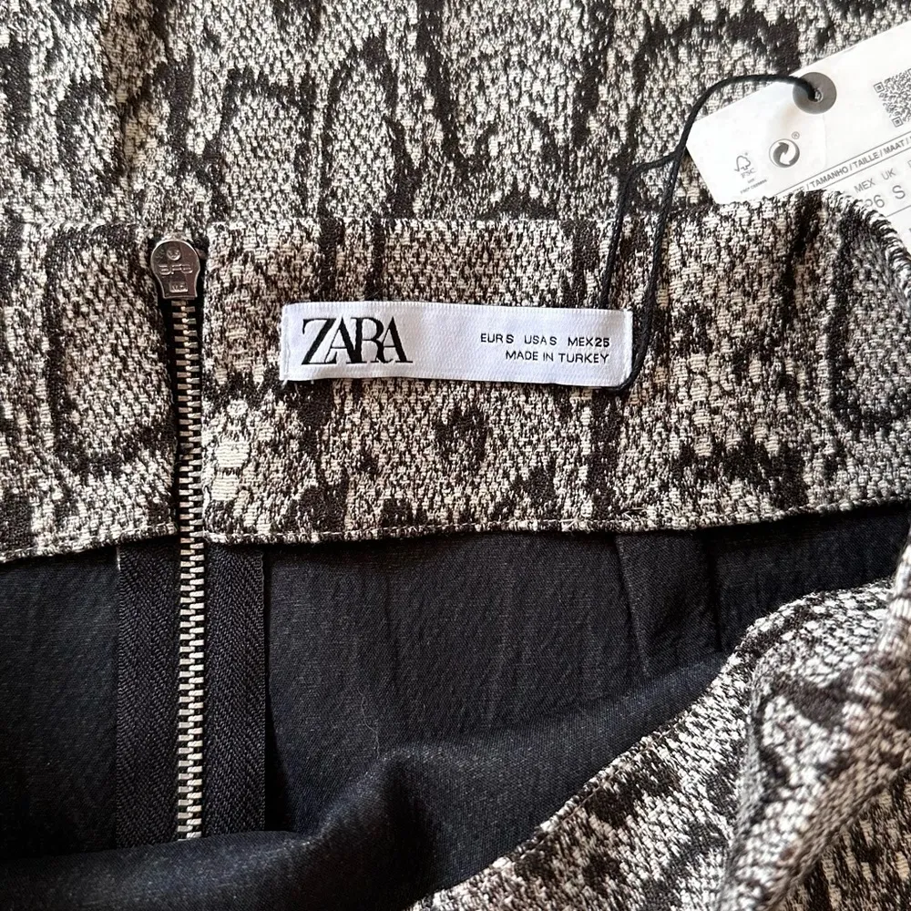 NWT Zara pencil skirt, snake print, size S - Image 2