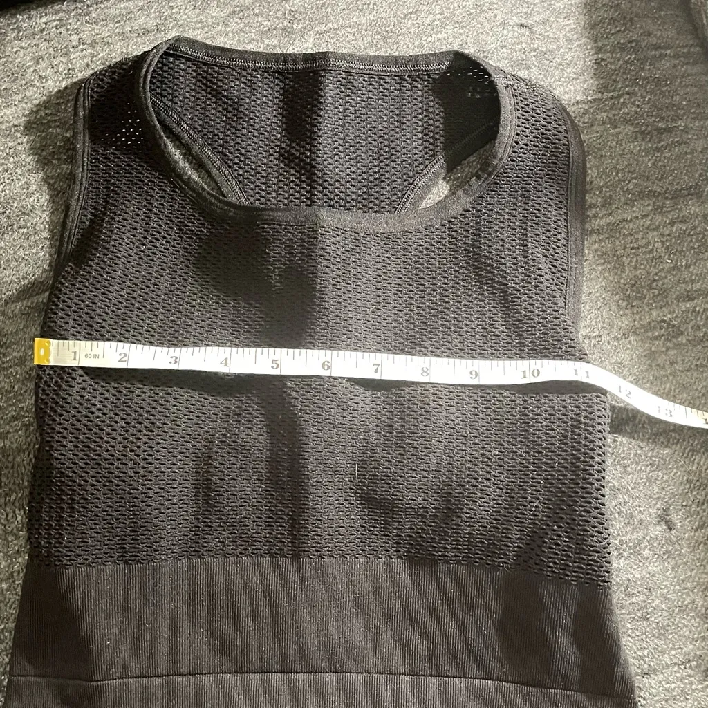 Alo Women's Mesh Racerback Black Tank‎ Size S/M - Image 5