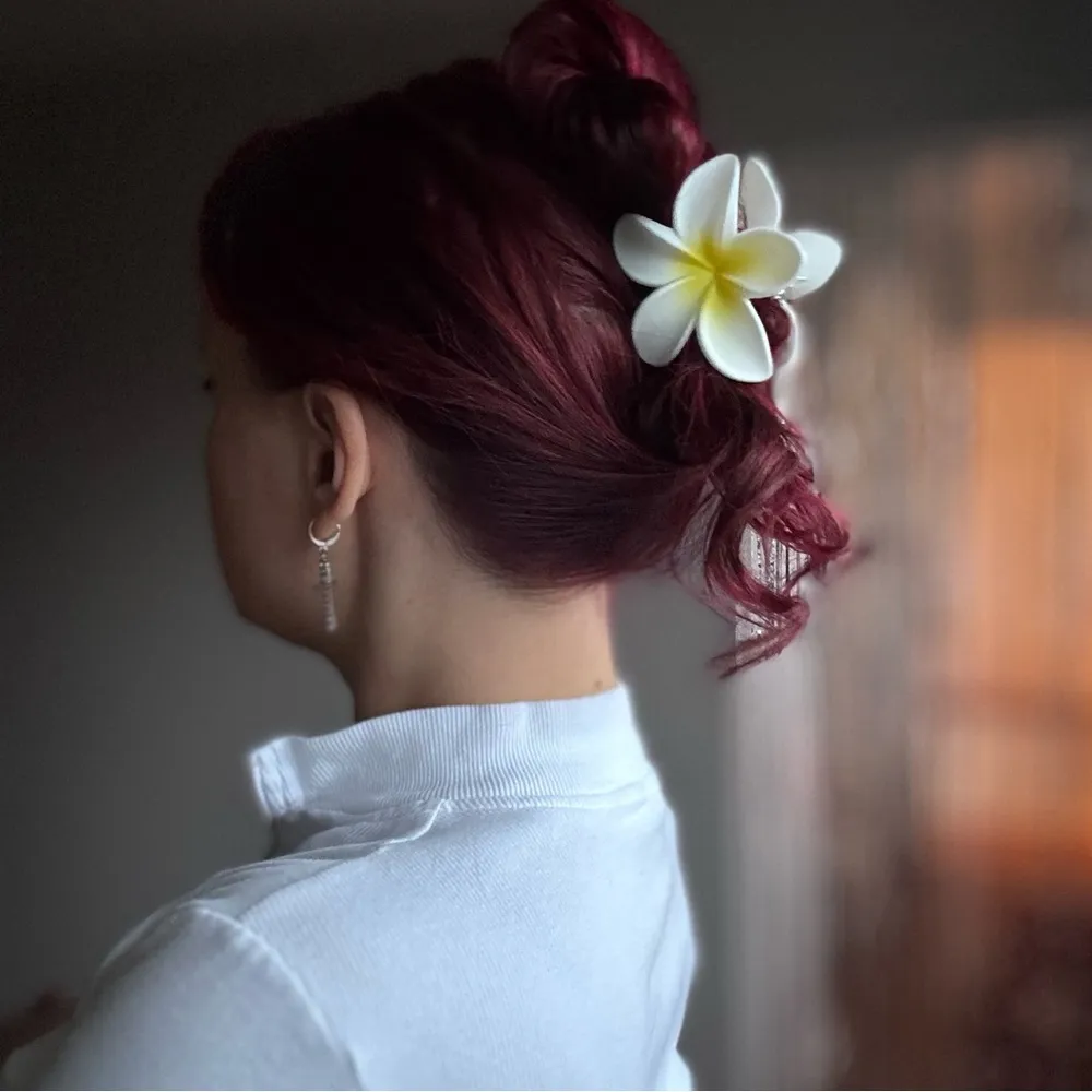 Hawaiian Flower hair clips in White and brown Yellow - Image 5