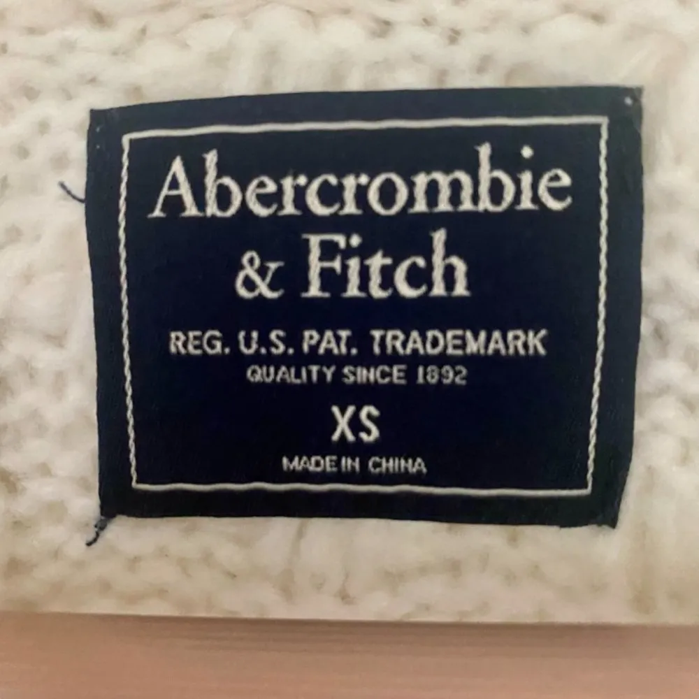 NWOT Abercrombie & Fitch Sweater - Image 2