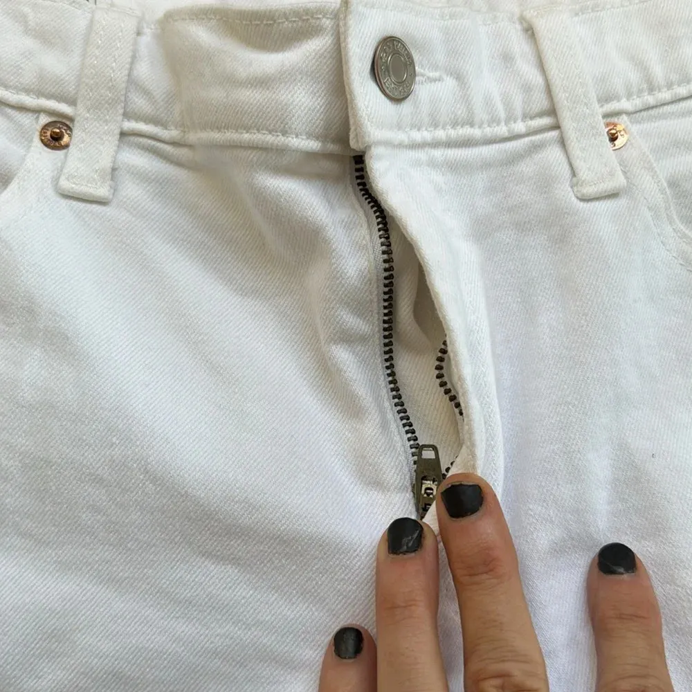 Gap white 29   Mid rise jeans shorts size 8 - Image 3