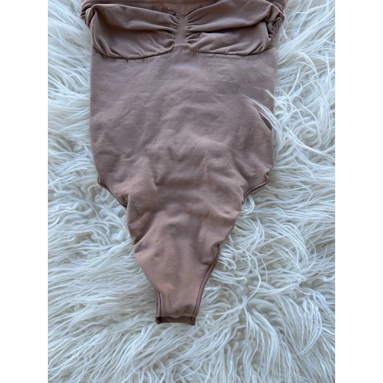 SKIMS  Seamless Sculpt Strapless Thong Bodysuit Sienna  
Size Medium - Image 4