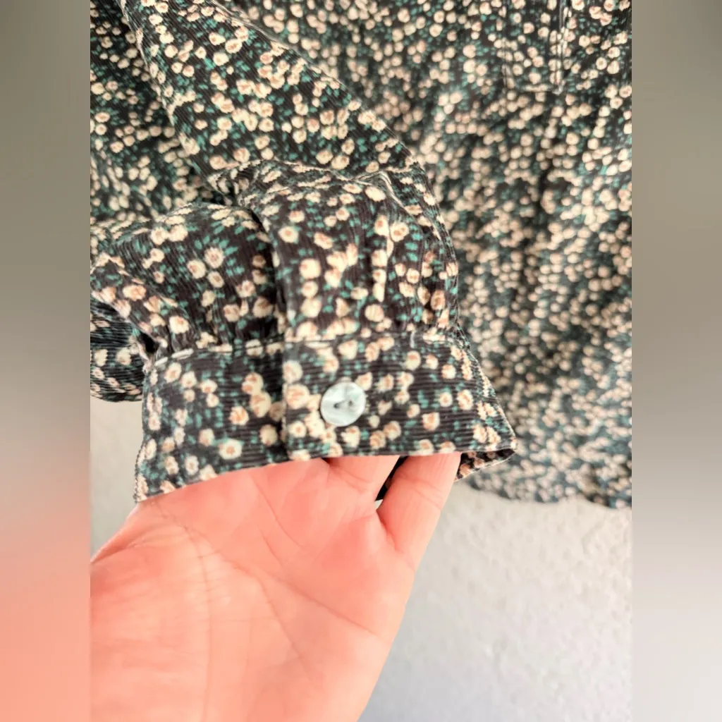 UNIVERSAL THREAD SIZE XSPULLOVER V-NECK TOP DITSY FLORAL MANDARIN COLLAR 2 BUTTN - Image 12