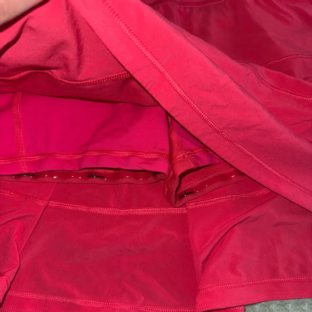 Lululemon Pace Rival Mid-Rise Skirt *Long
Lip Gloss
Size 6 - Image 4