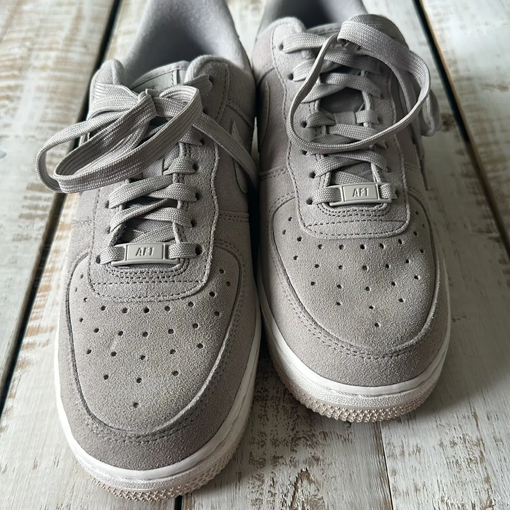 Nike Air Force 1 Lo ‘07  women’s size 8.5 Lt Iron/LT Orewood - Image 3