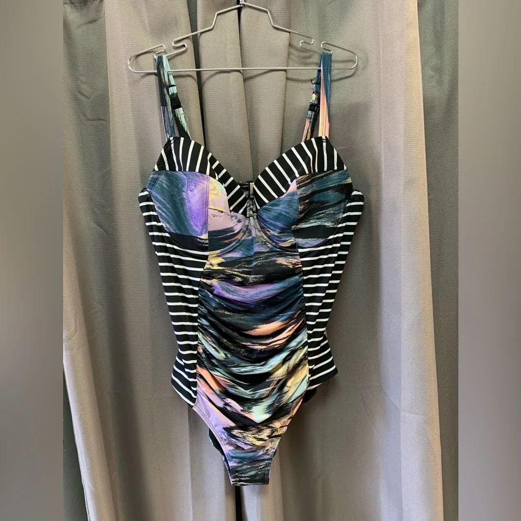 Torrid Underwire Swimsuit Size 18/20 - Image 2